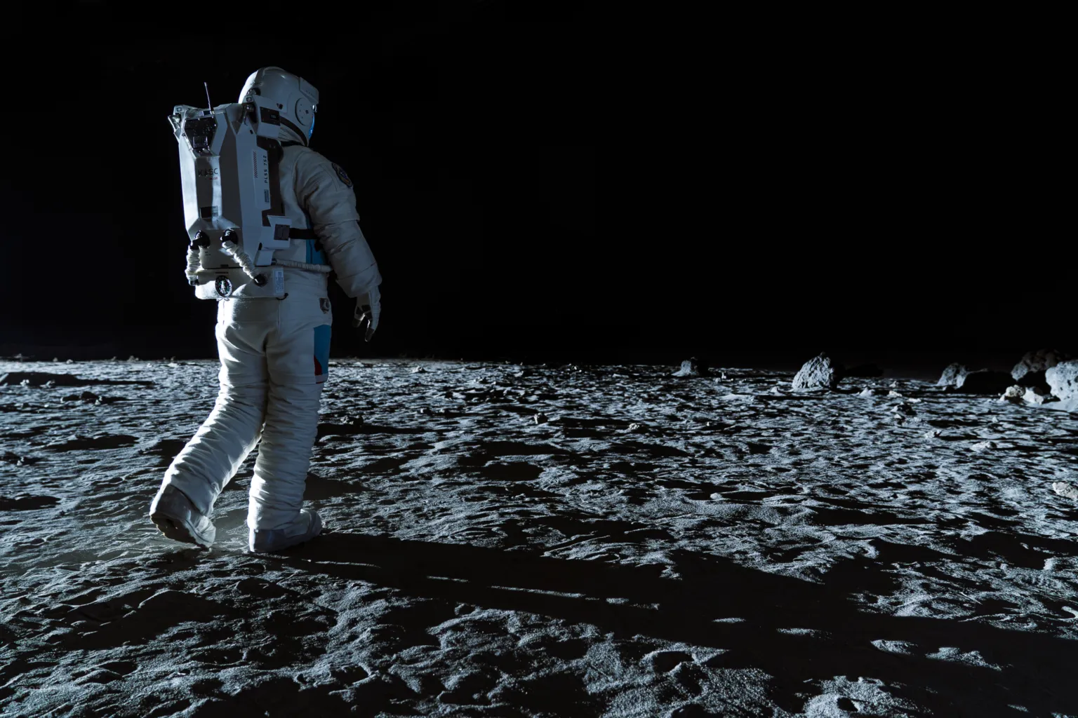 Kỹ xảo trên trong phim The Moon: Nhiệm Vụ Cuối Cùng - bề mặt Mặt Trăng